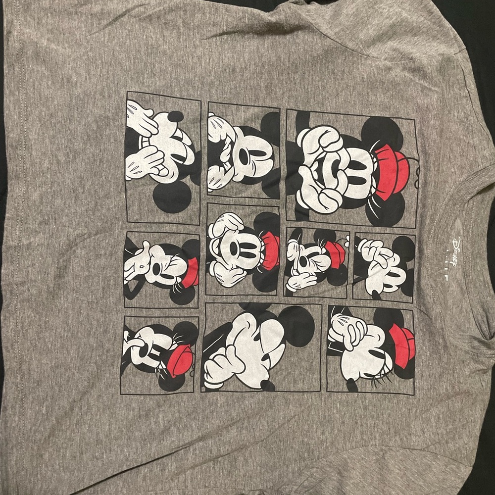 Gray Disney Graphic T-Shirt size M